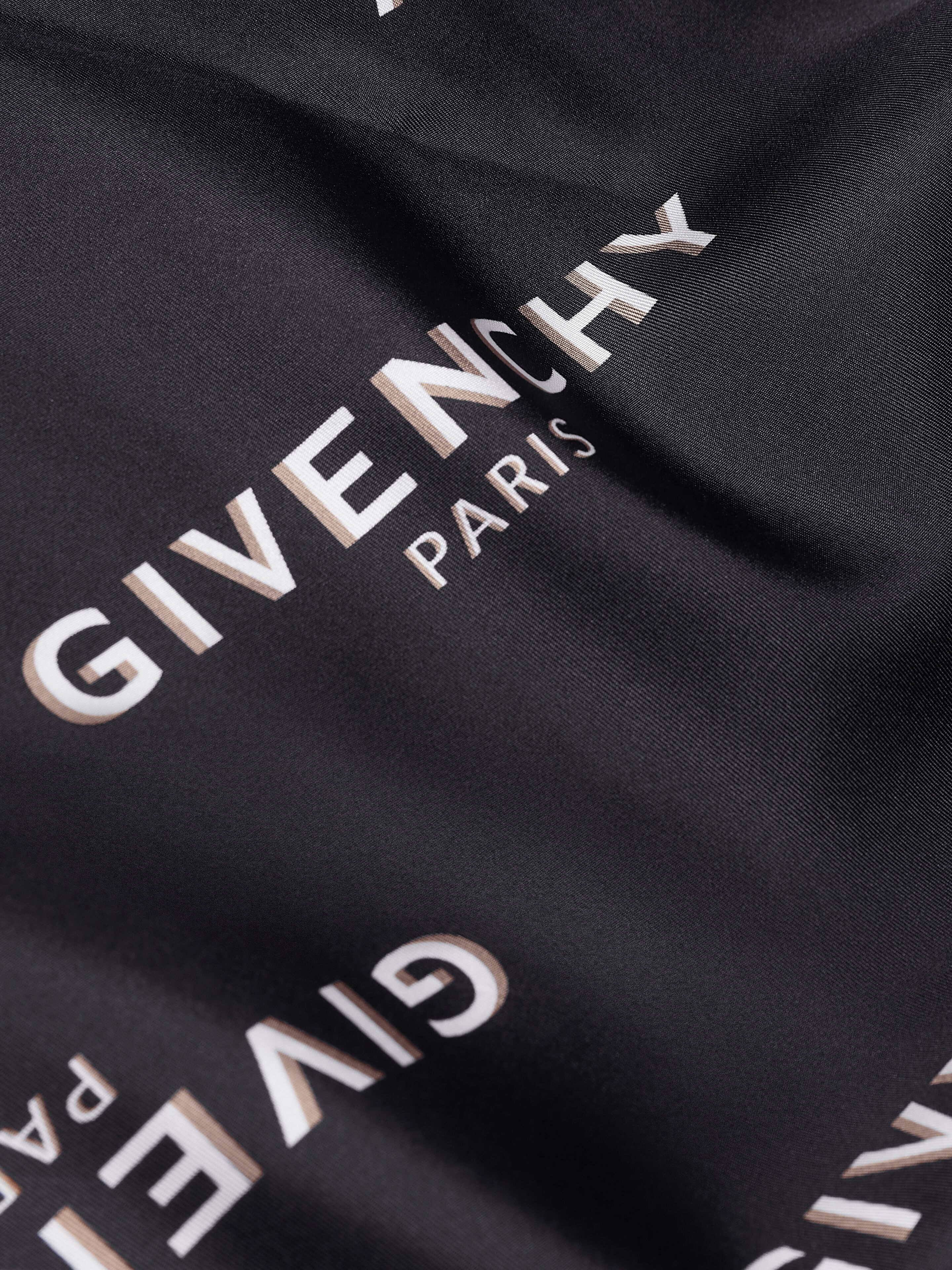 GIVENCHY Shadow square in silk